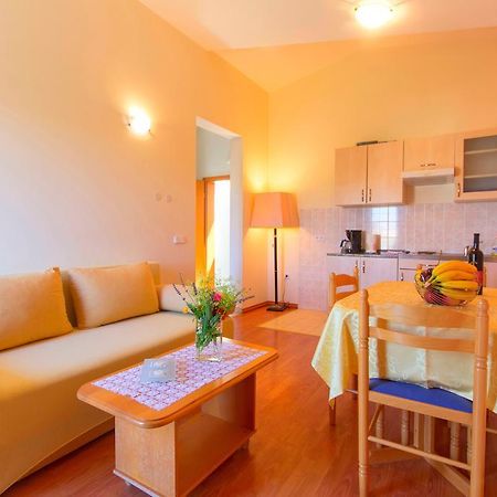 Apartments 4 Palme Funtana Room photo