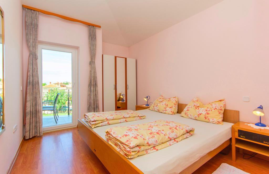 Apartments 4 Palme Funtana Room photo