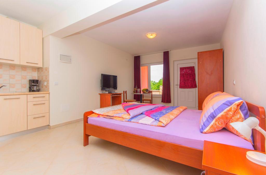 Apartments 4 Palme Funtana Room photo